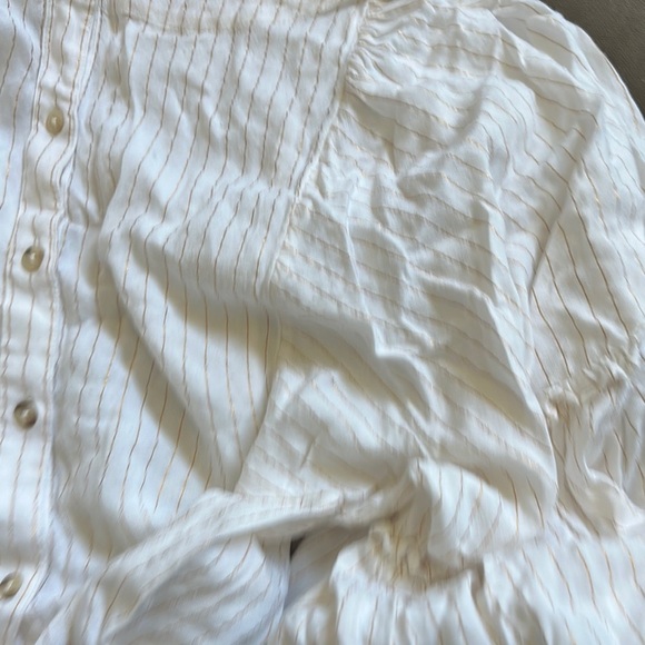 Elegant Cream Blouse with Ruffled Sleeves - Picture 8 of 9